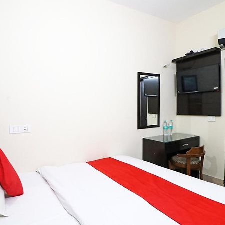Hotel Westend Holiday Home 5 Mint From Nizamuddin Railway Station Нью-Дели Экстерьер фото
